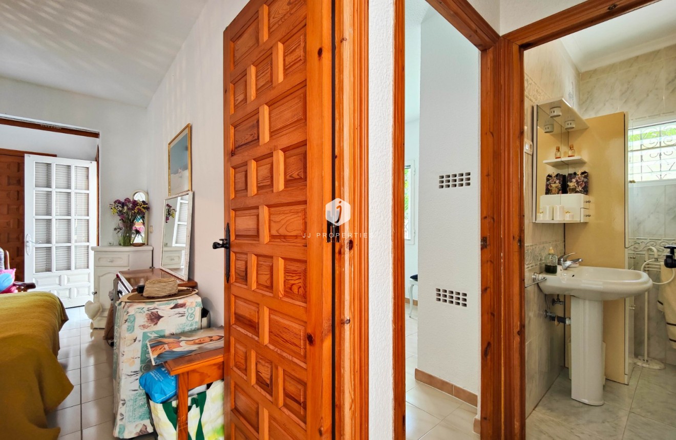 Resale - Chalet -
Torrevieja - Costa Blanca