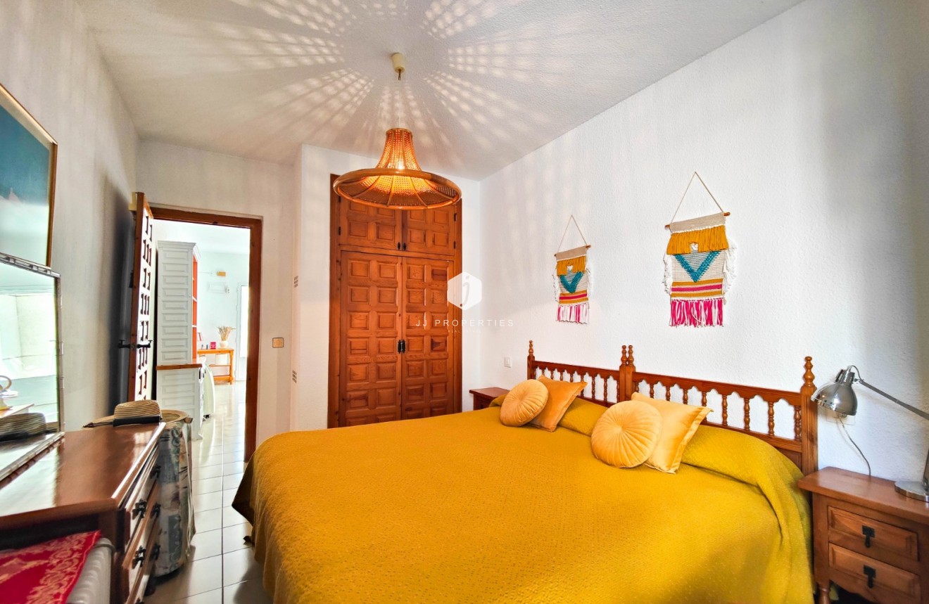 Resale - Chalet -
Torrevieja - Costa Blanca