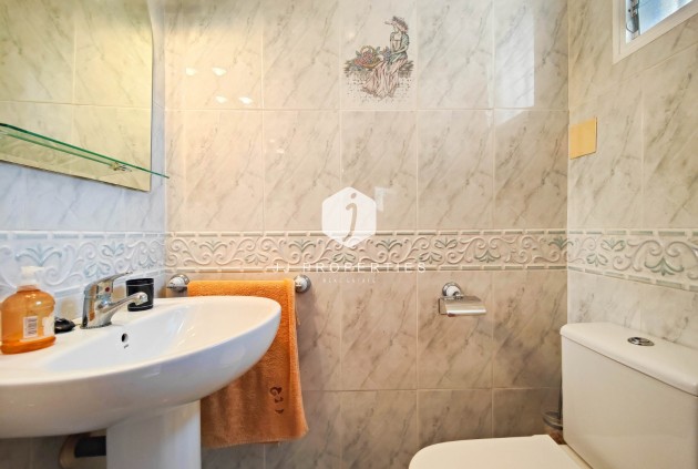 Resale - Chalet -
Torrevieja - Costa Blanca