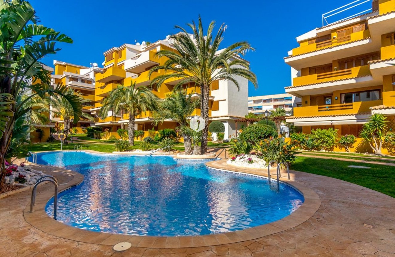 Resale - Apartment / flat -
Torrevieja - Punta prima