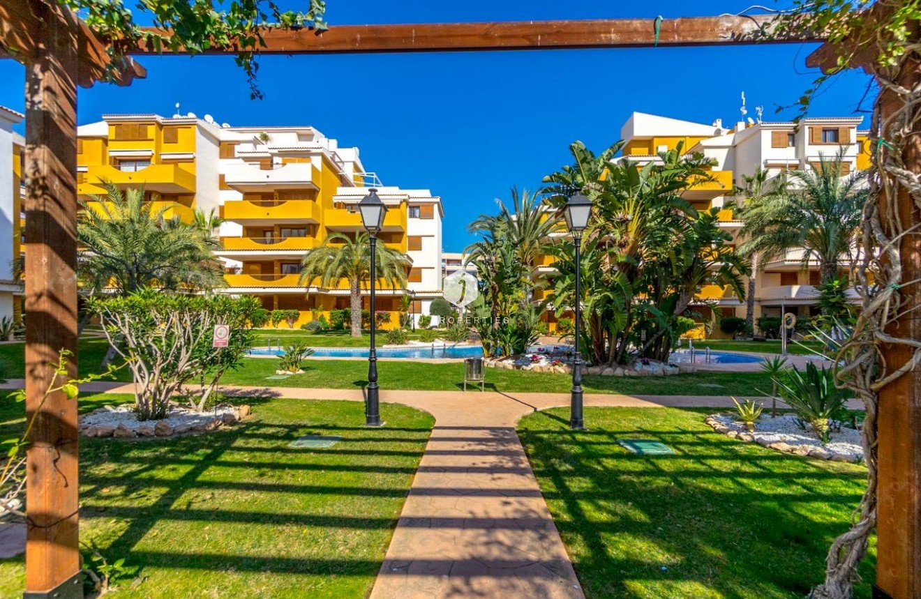 Resale - Apartment / flat -
Torrevieja - Punta prima