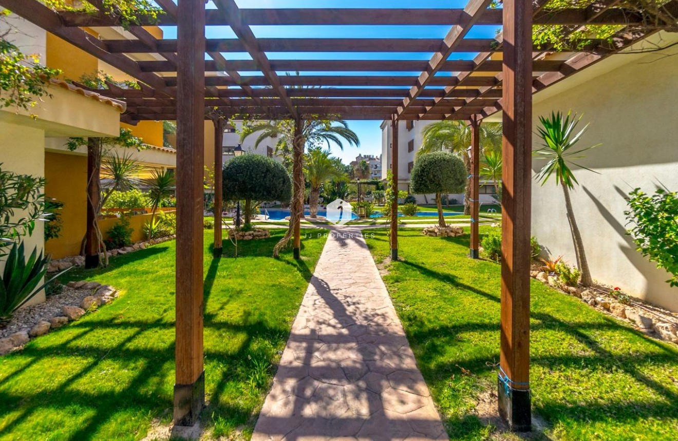 Resale - Apartment / flat -
Torrevieja - Punta prima