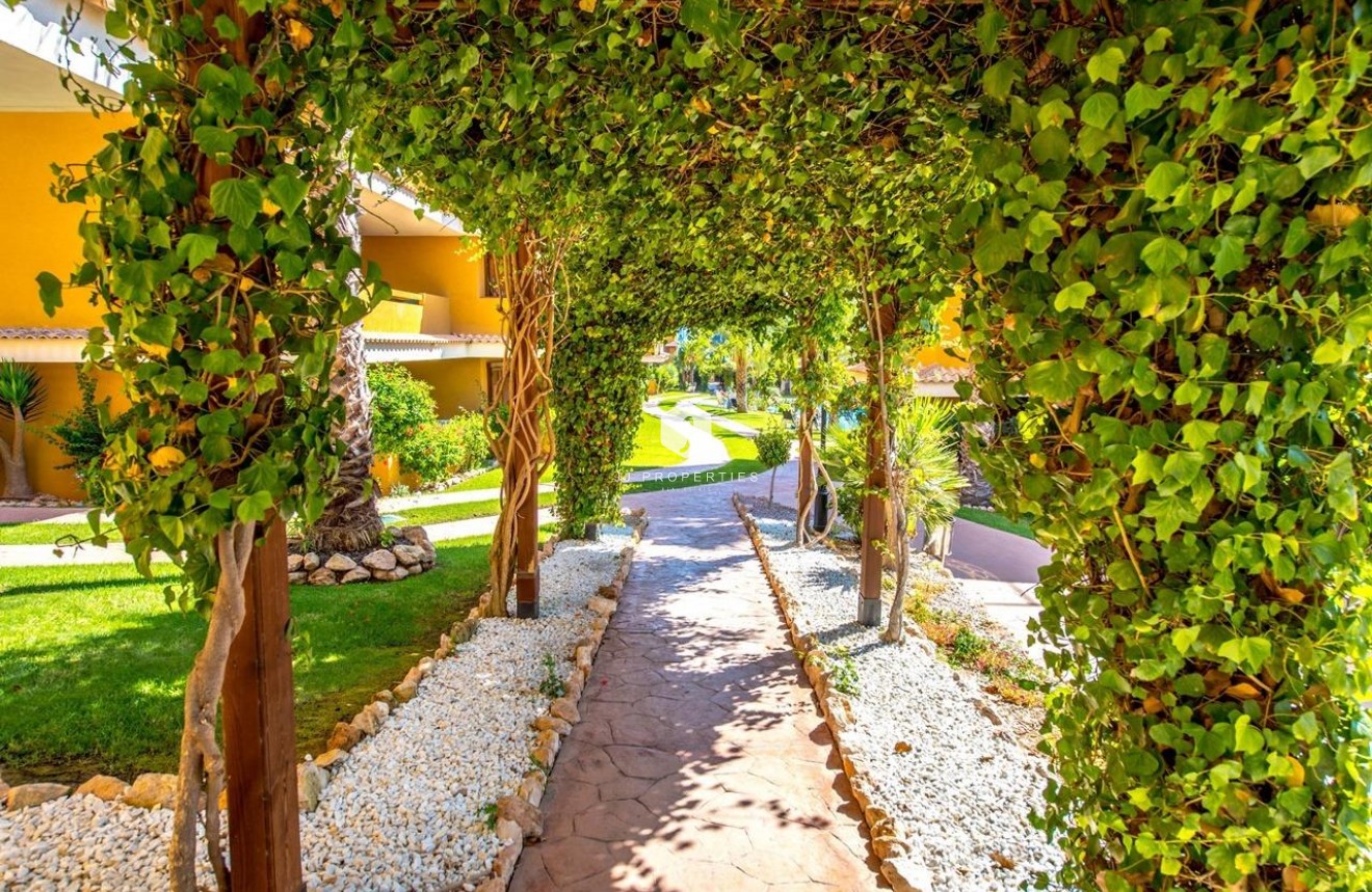 Resale - Apartment / flat -
Torrevieja - Punta prima