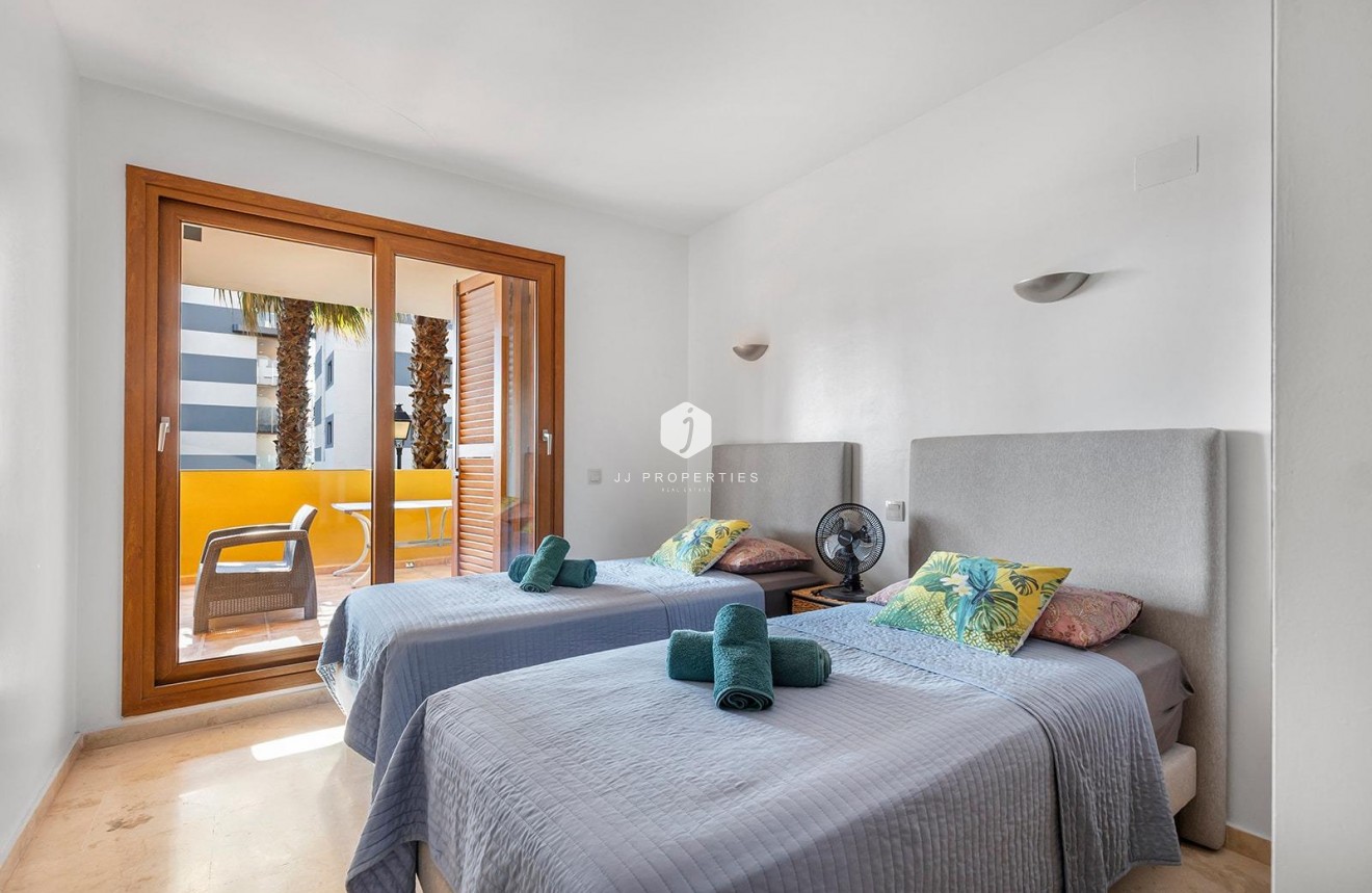 Resale - Apartment / flat -
Torrevieja - Punta prima