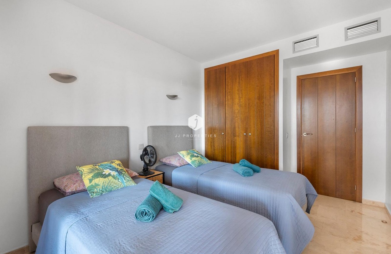 Resale - Apartment / flat -
Torrevieja - Punta prima