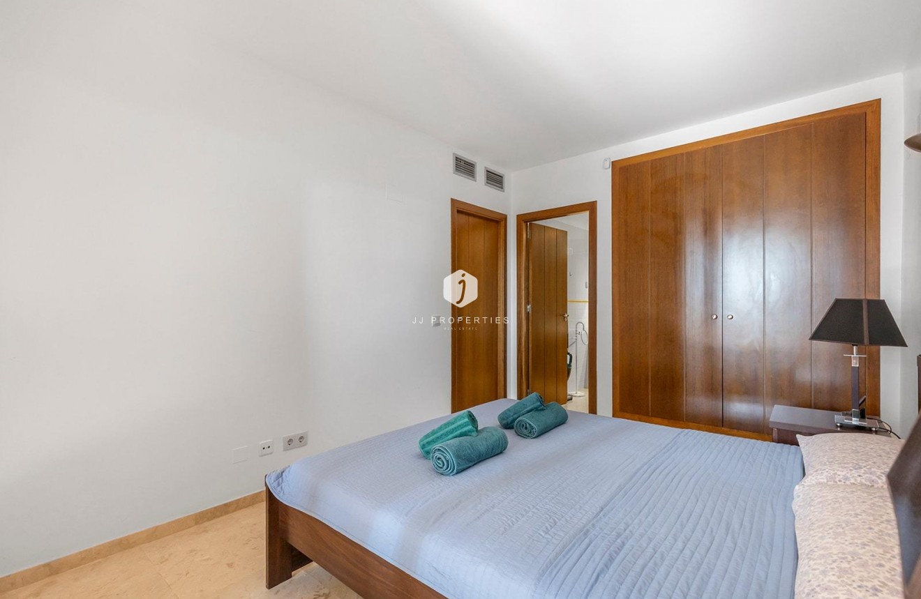 Resale - Apartment / flat -
Torrevieja - Punta prima
