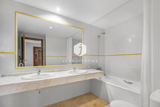 Resale - Apartment / flat -
Torrevieja - Punta prima