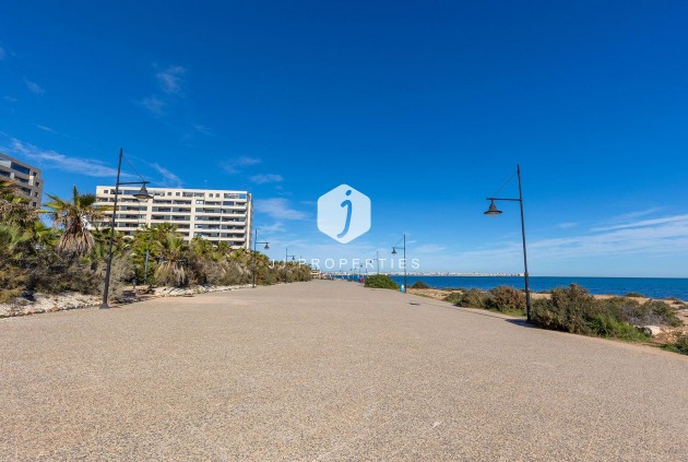 Resale - Apartment / flat -
Torrevieja - Punta prima