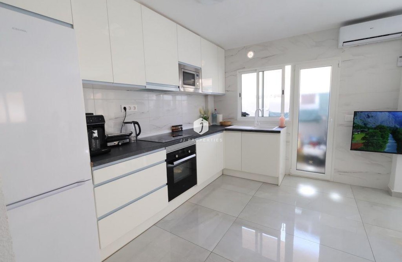 Resale - Apartment / flat -
Torrevieja - Costa Blanca