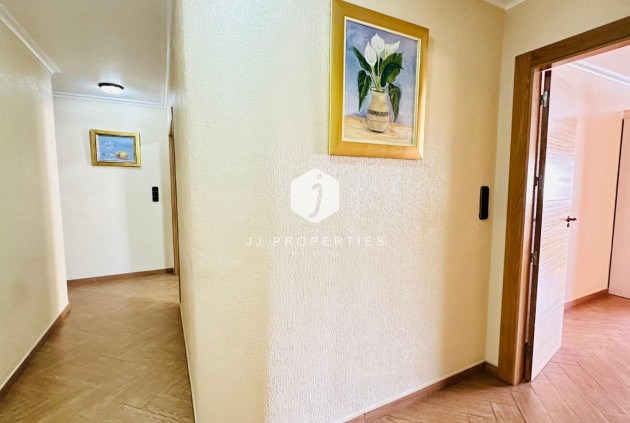 Resale - Apartment / flat -
Torrevieja - Centro