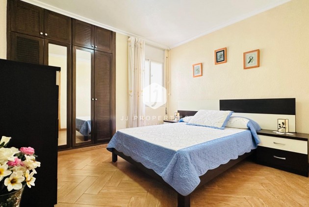 Resale - Apartment / flat -
Torrevieja - Centro