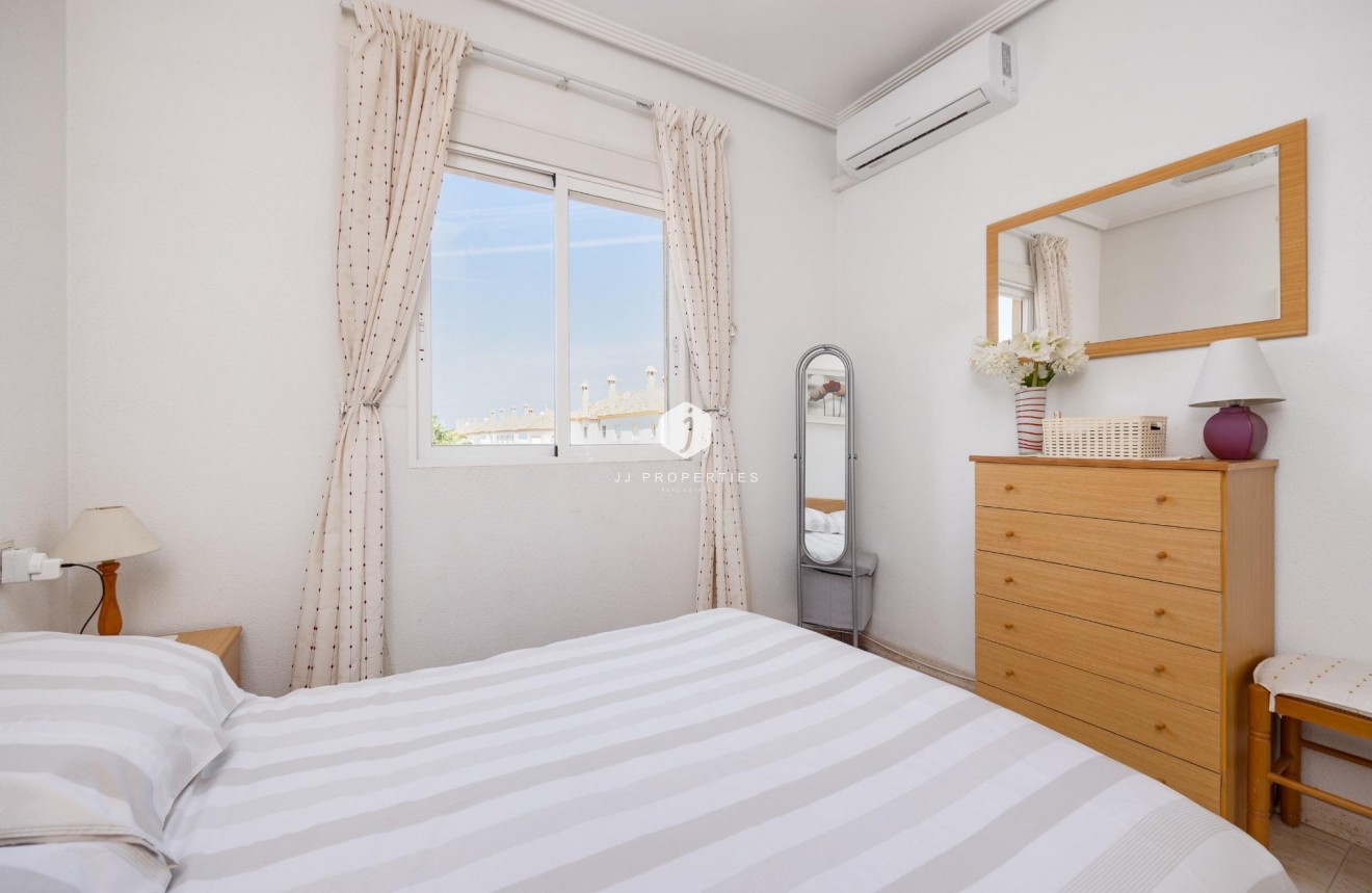 Resale - Bungalow -
Torrevieja - aguas nuevas