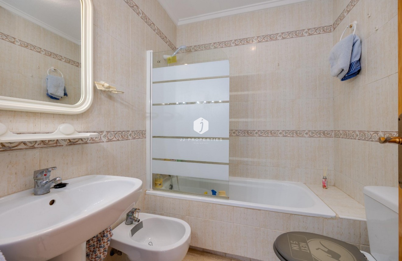 Resale - Bungalow -
Torrevieja - aguas nuevas