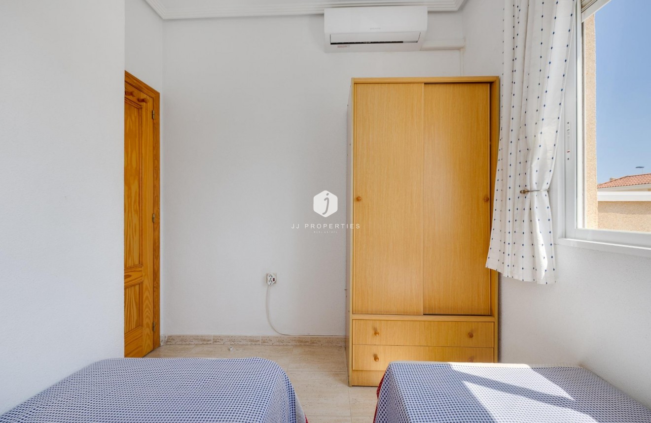 Resale - Bungalow -
Torrevieja - aguas nuevas