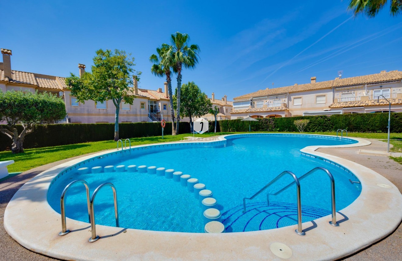 Resale - Bungalow -
Torrevieja - aguas nuevas