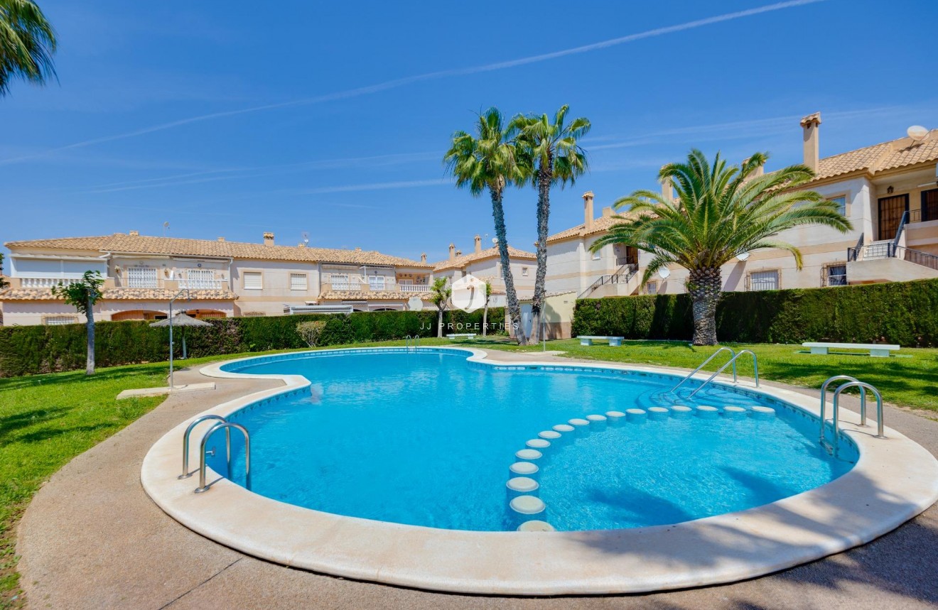 Resale - Bungalow -
Torrevieja - aguas nuevas