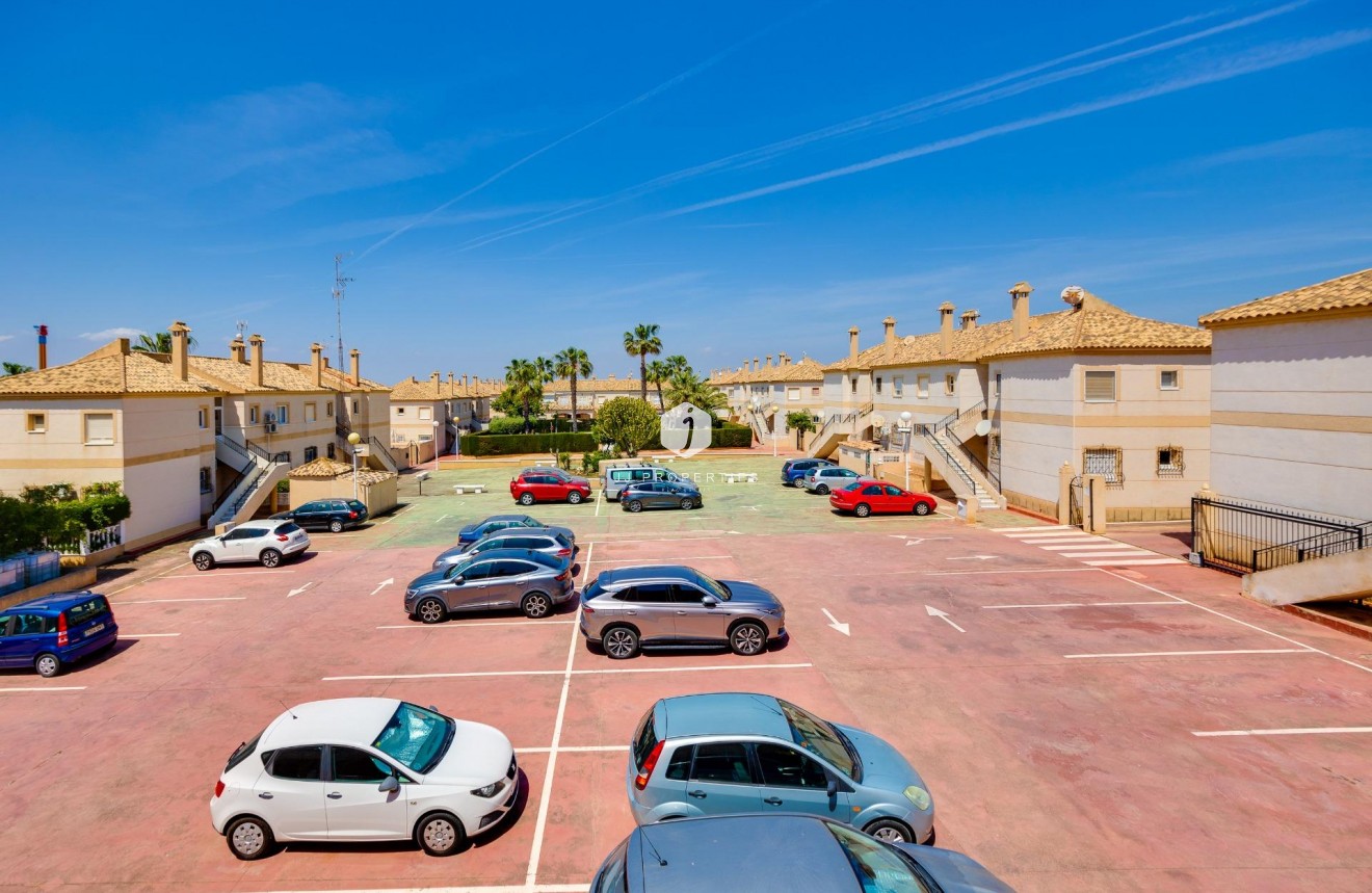 Resale - Bungalow -
Torrevieja - aguas nuevas