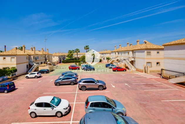 Resale - Bungalow -
Torrevieja - aguas nuevas
