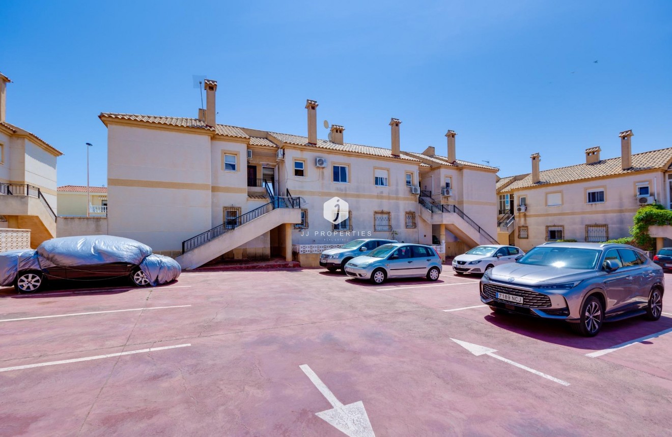 Resale - Bungalow -
Torrevieja - aguas nuevas