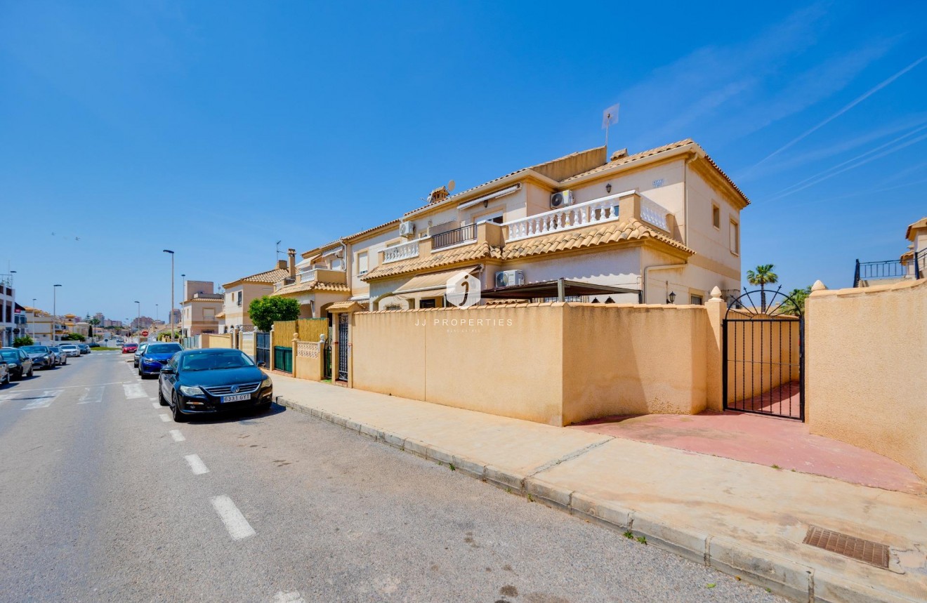 Resale - Bungalow -
Torrevieja - aguas nuevas
