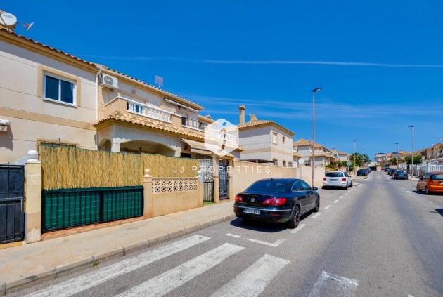 Resale - Bungalow -
Torrevieja - aguas nuevas