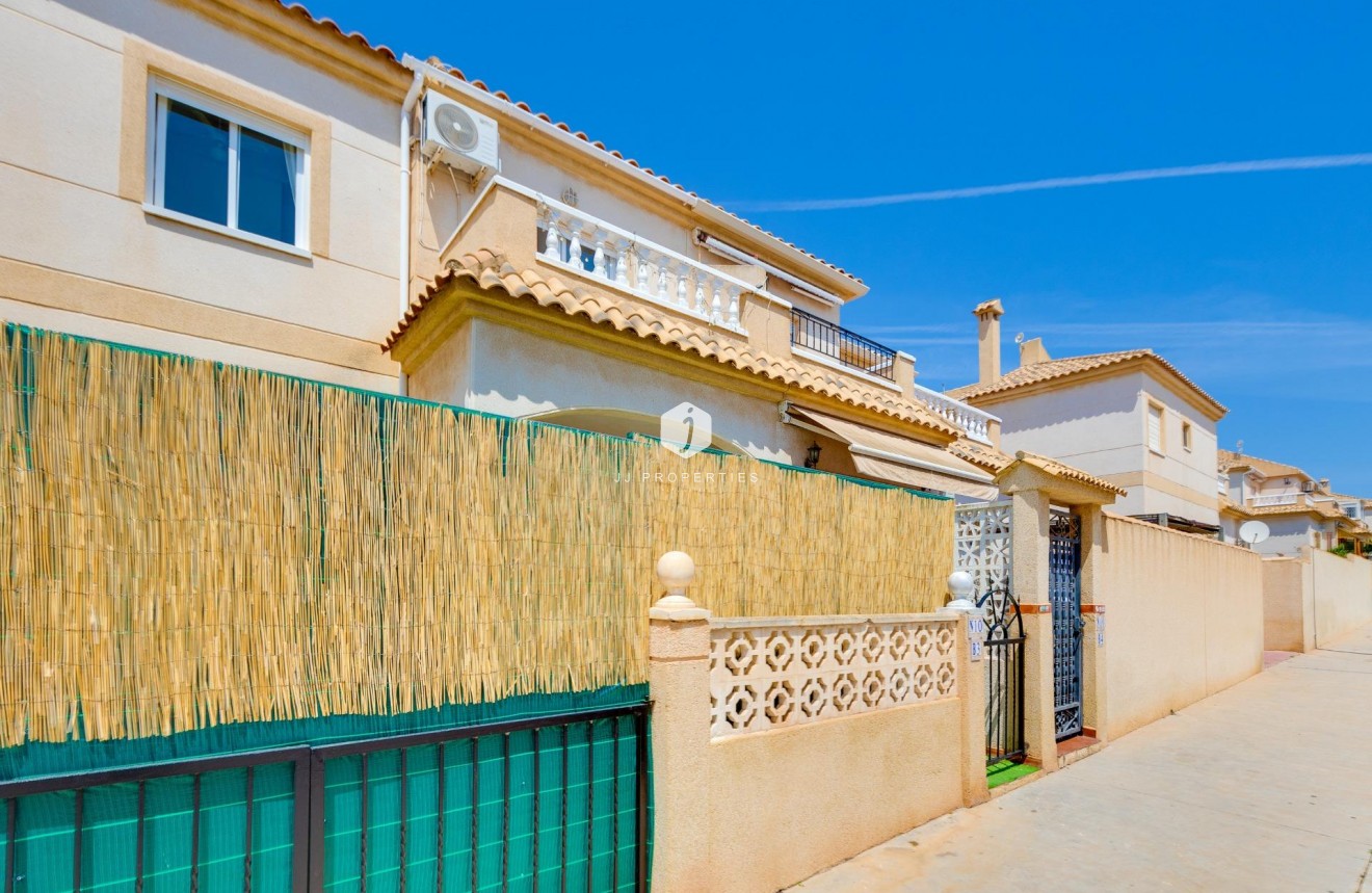 Resale - Bungalow -
Torrevieja - aguas nuevas