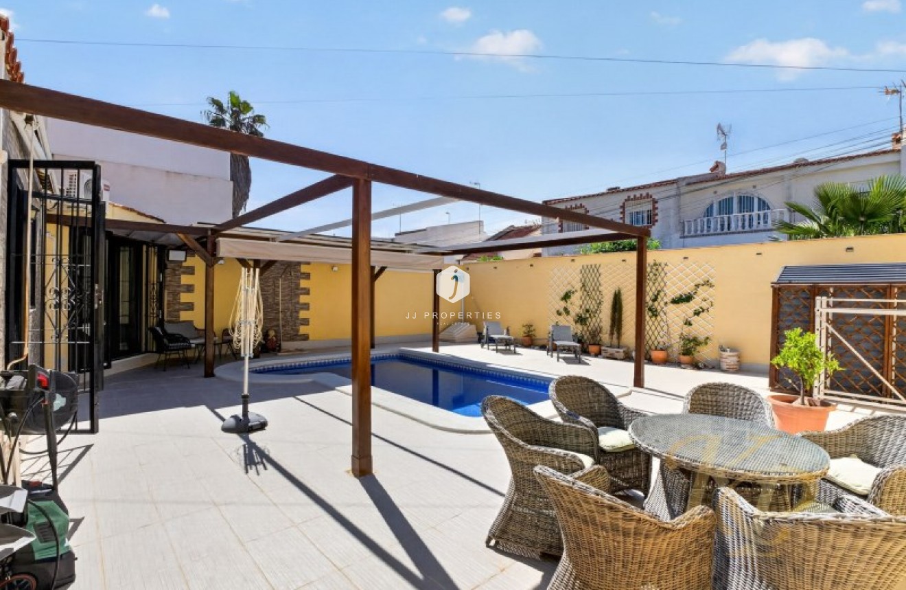 Resale - Villa -
Torrevieja - Costa Blanca