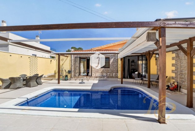 Resale - Villa -
Torrevieja - Costa Blanca