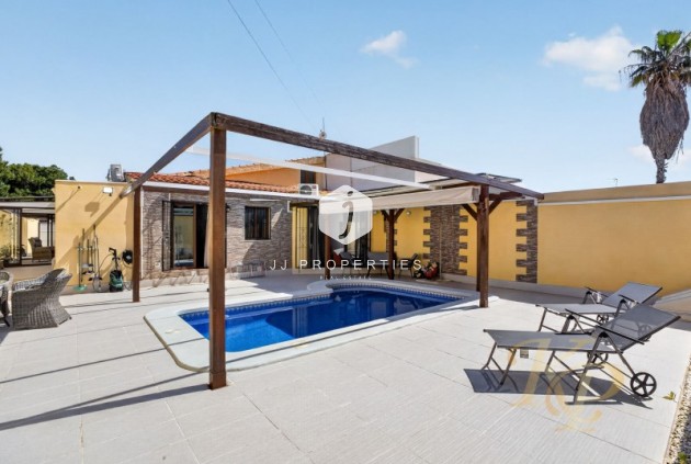 Resale - Villa -
Torrevieja - Costa Blanca