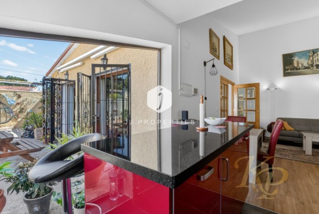 Resale - Villa -
Torrevieja - Costa Blanca