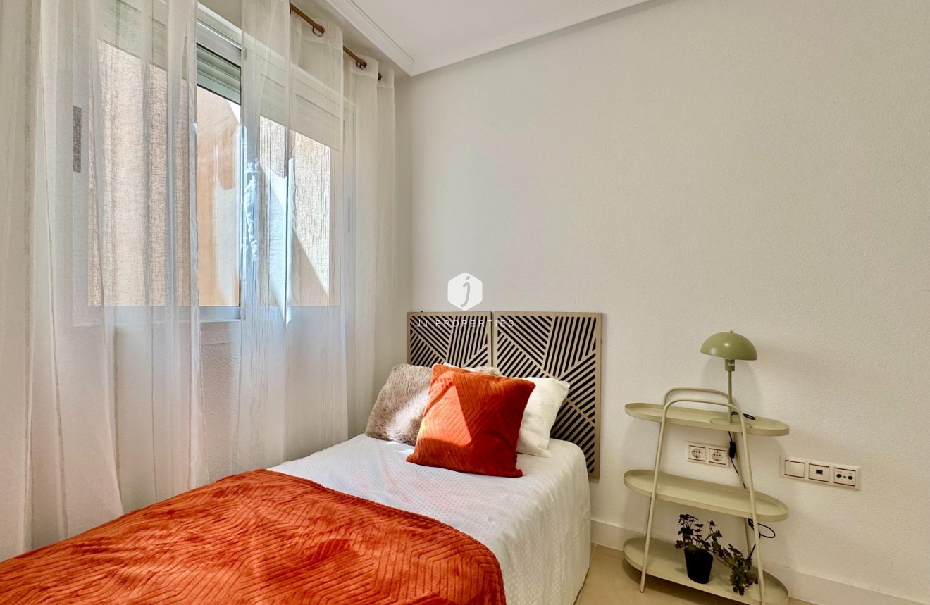 Resale - Apartment / flat -
Torrevieja - PARQUE DE LAS NACIONES