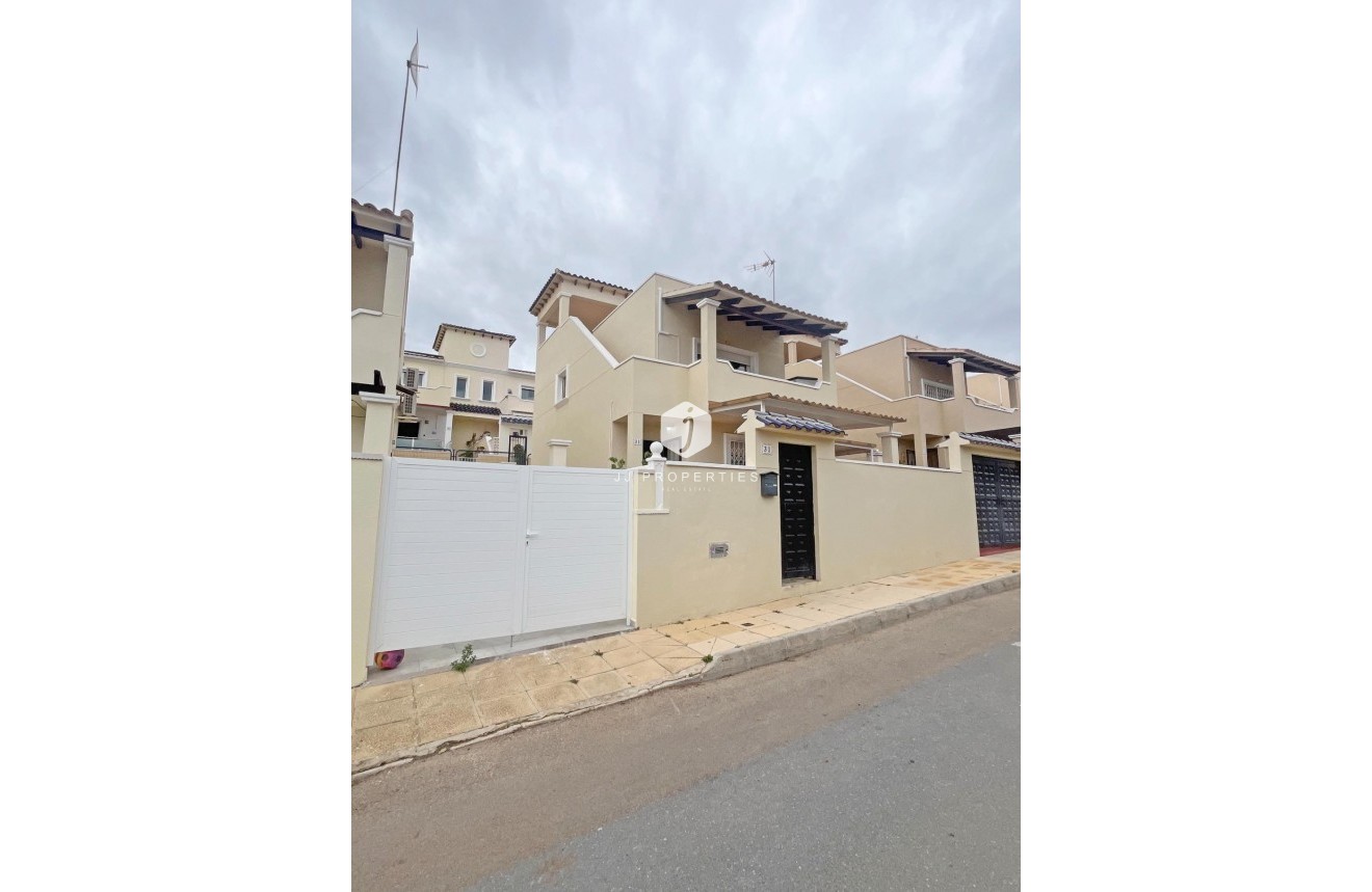 Resale - Duplex -
San Miguel de Salinas - Las Filipinas