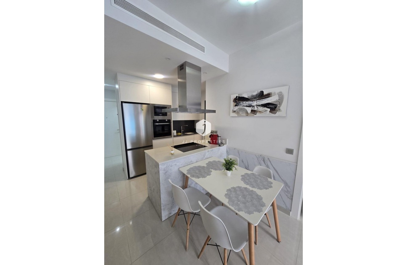 Aus zweiter Hand - Wohnung -
Torrevieja - Estacion de autobuses