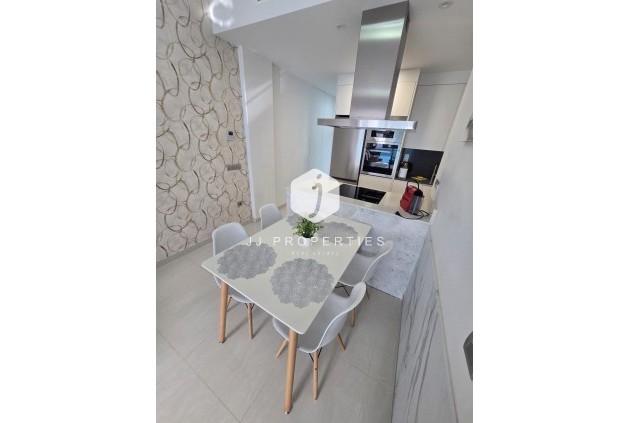 Aus zweiter Hand - Wohnung -
Torrevieja - Estacion de autobuses