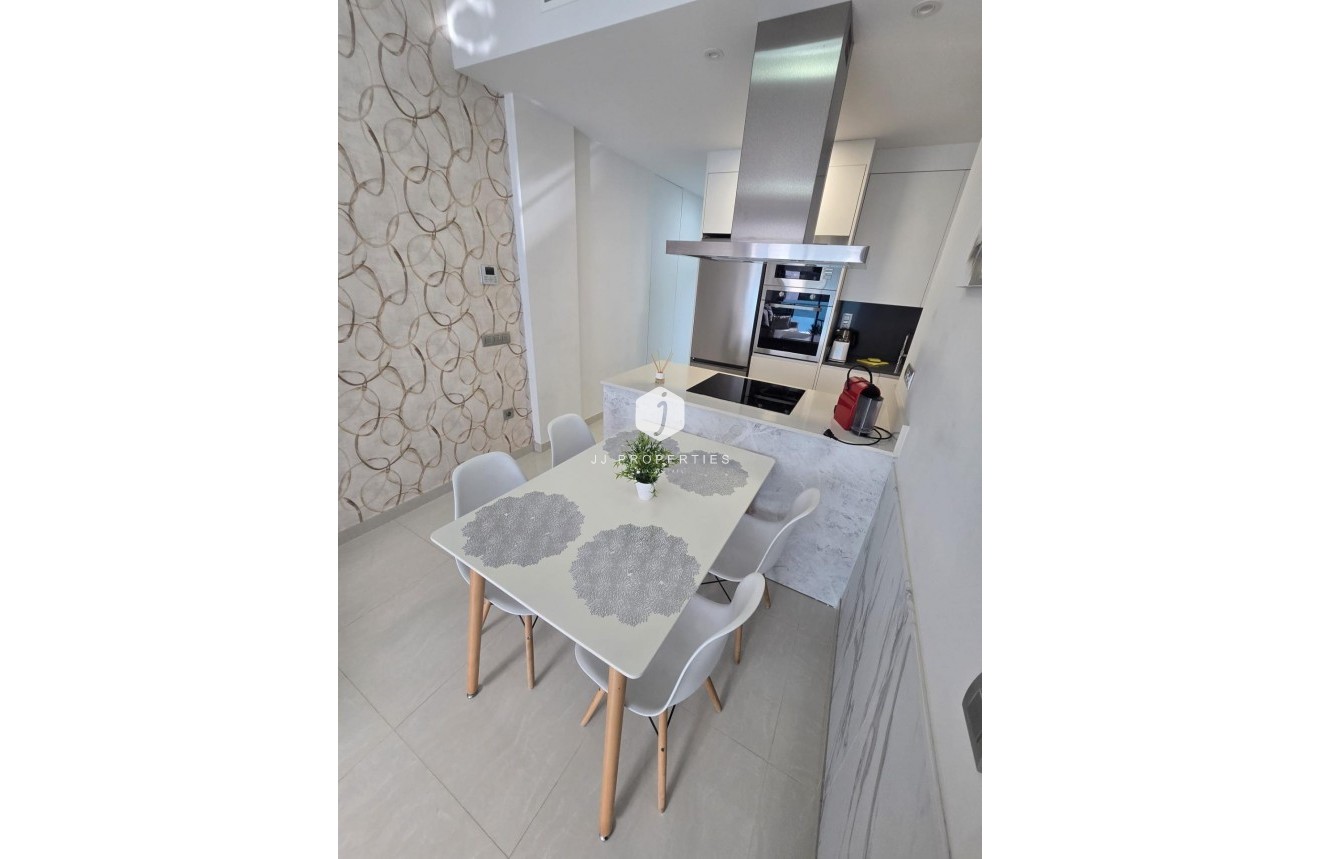 Aus zweiter Hand - Wohnung -
Torrevieja - Estacion de autobuses