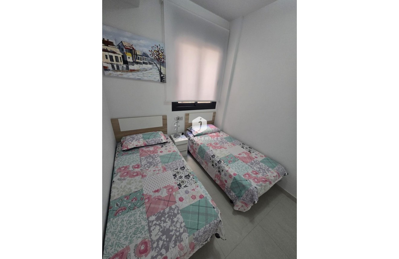 Aus zweiter Hand - Wohnung -
Torrevieja - Estacion de autobuses