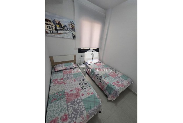 Aus zweiter Hand - Wohnung -
Torrevieja - Estacion de autobuses
