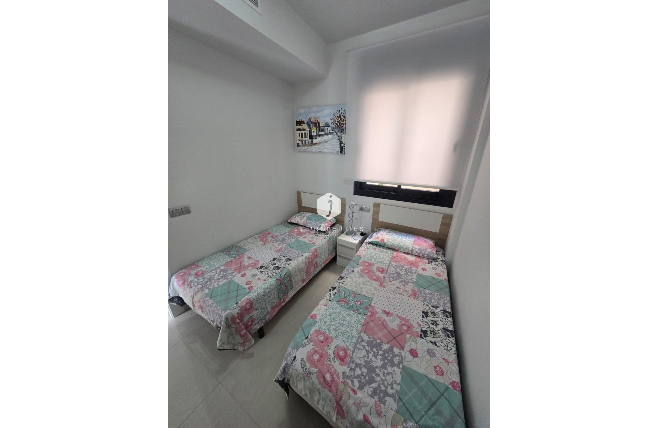 Aus zweiter Hand - Wohnung -
Torrevieja - Estacion de autobuses