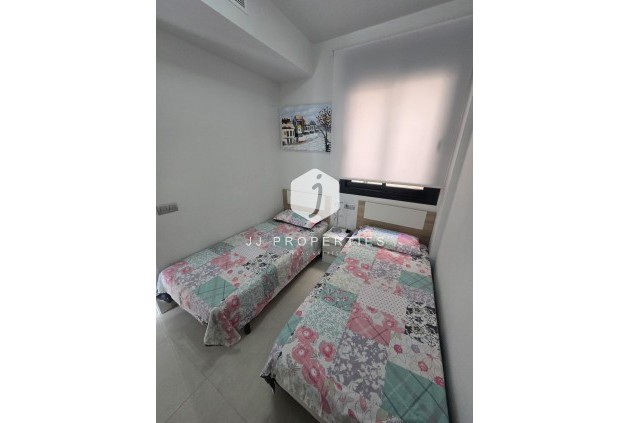 Aus zweiter Hand - Wohnung -
Torrevieja - Estacion de autobuses