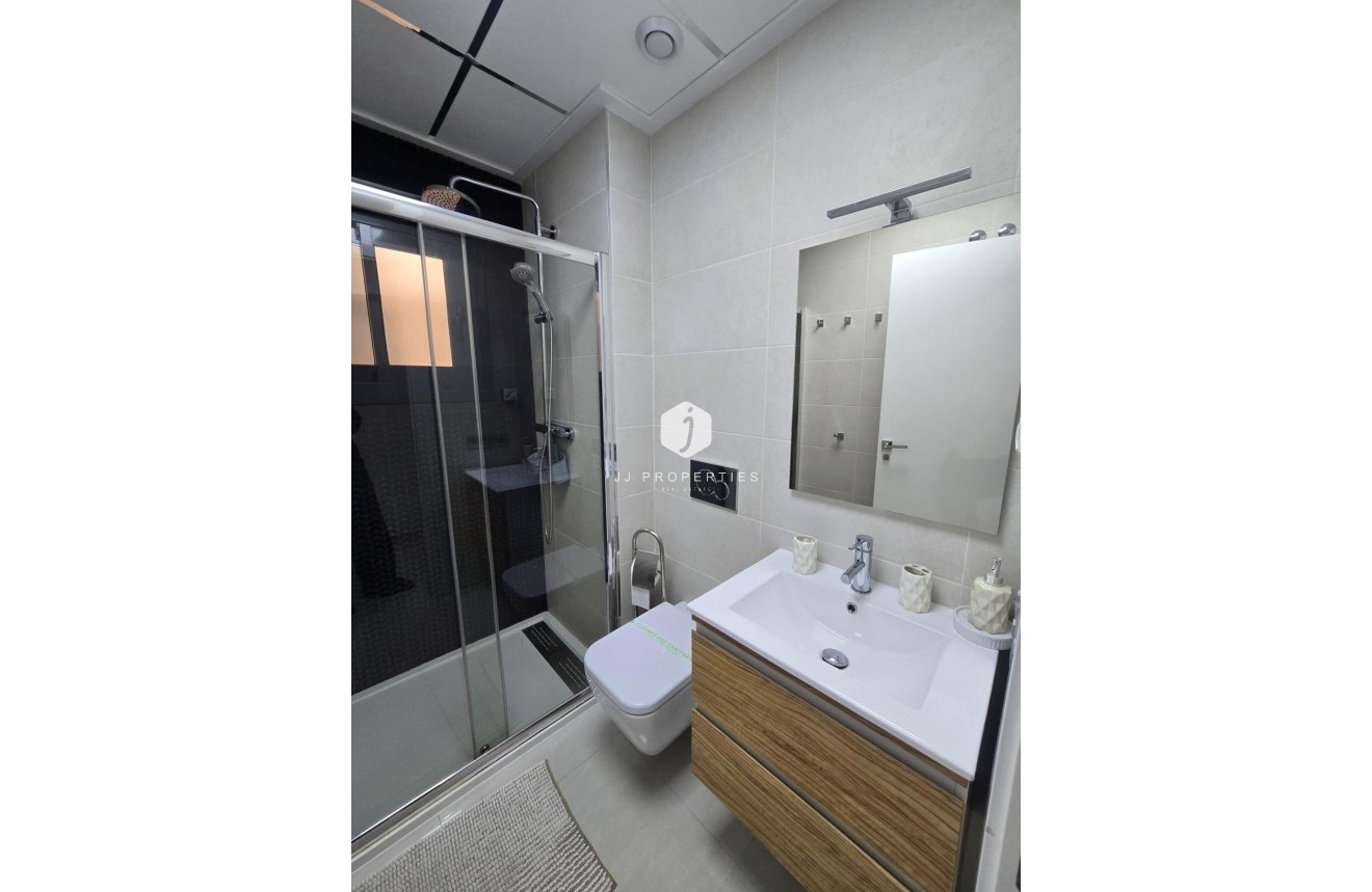 Aus zweiter Hand - Wohnung -
Torrevieja - Estacion de autobuses