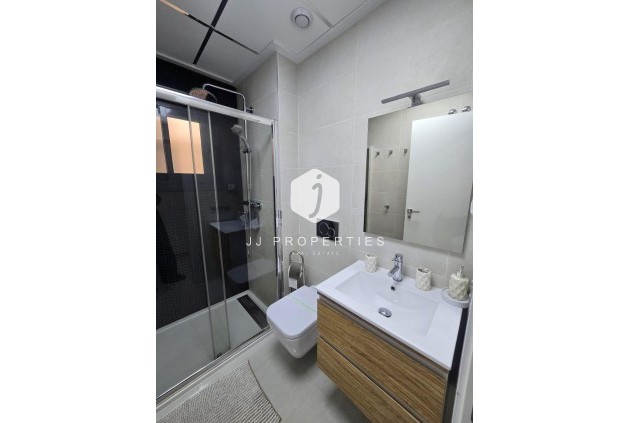 Aus zweiter Hand - Wohnung -
Torrevieja - Estacion de autobuses