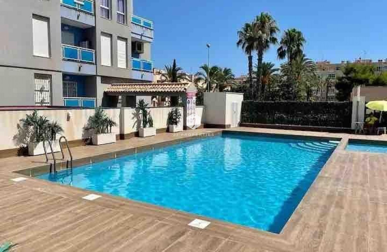 Aus zweiter Hand - Wohnung -
Torrevieja - Estacion de autobuses