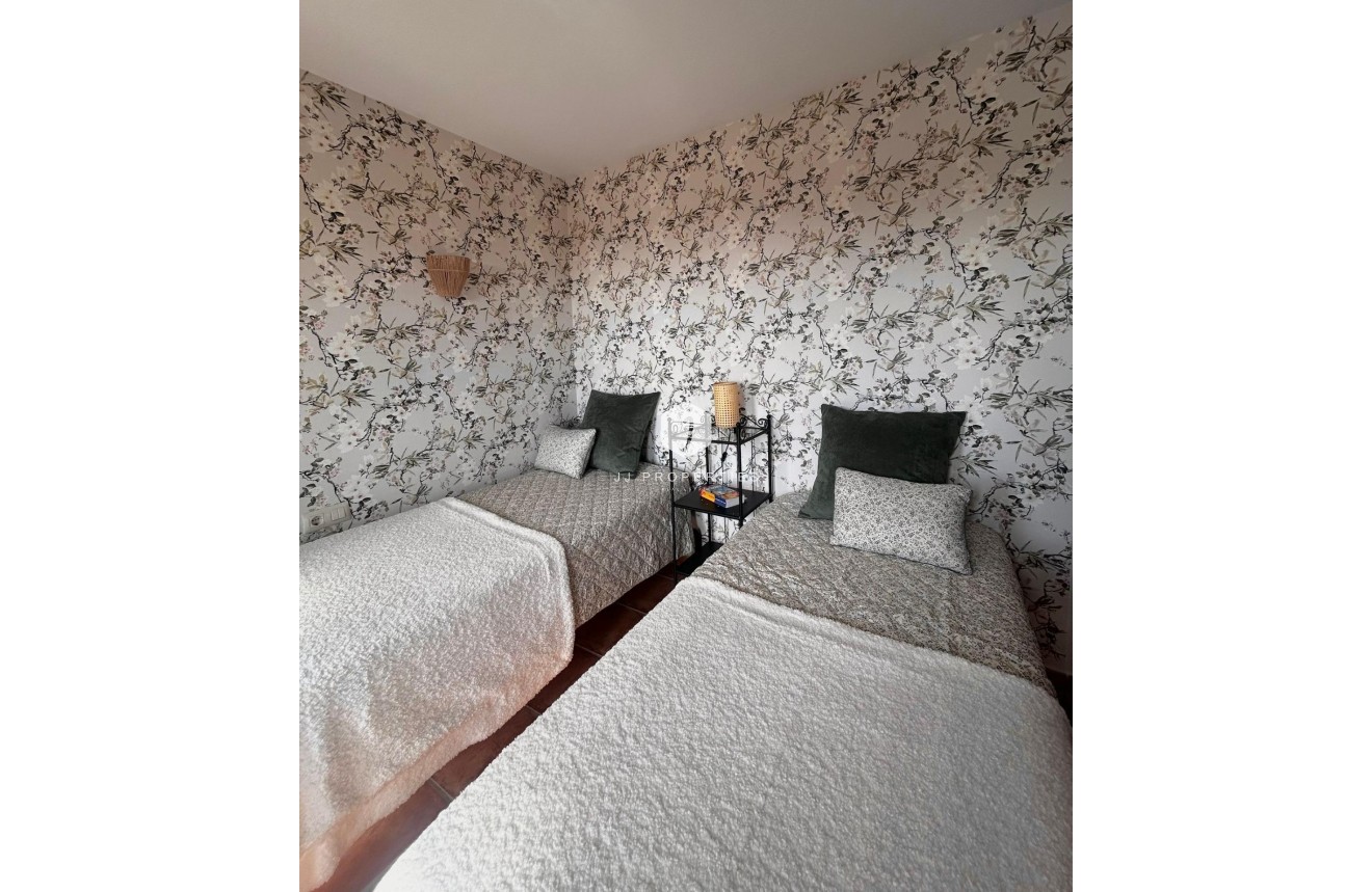 Resale - Apartment / flat -
Torrevieja - Punta prima