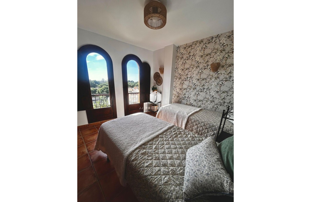 Resale - Apartment / flat -
Torrevieja - Punta prima