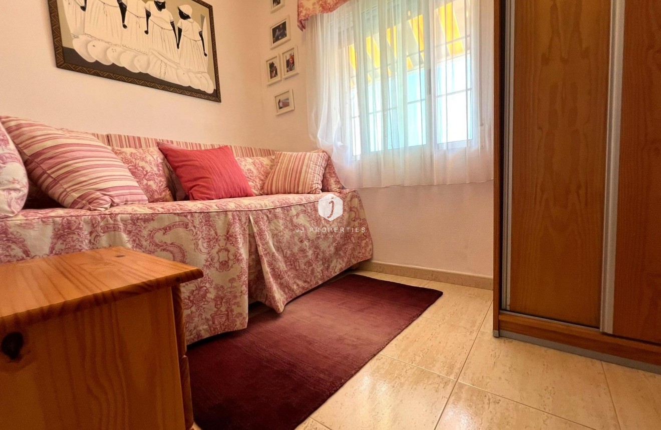 Resale - Bungalow -
Torrevieja - aguas nuevas