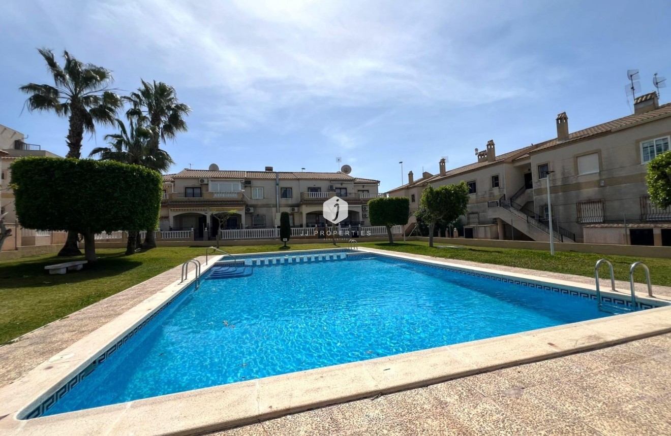 Resale - Bungalow -
Torrevieja - aguas nuevas