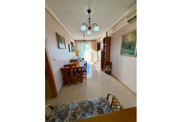 Resale - Villa -
Torrevieja - Centro