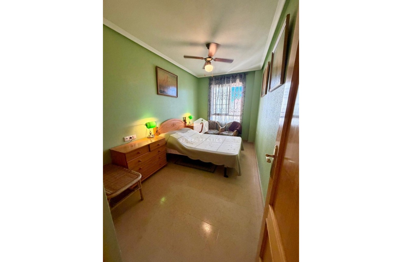Resale - Villa -
Torrevieja - Centro