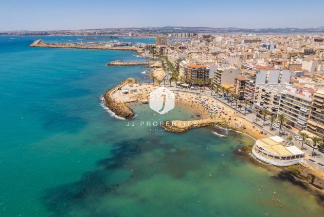 Resale - Villa -
Torrevieja - Centro