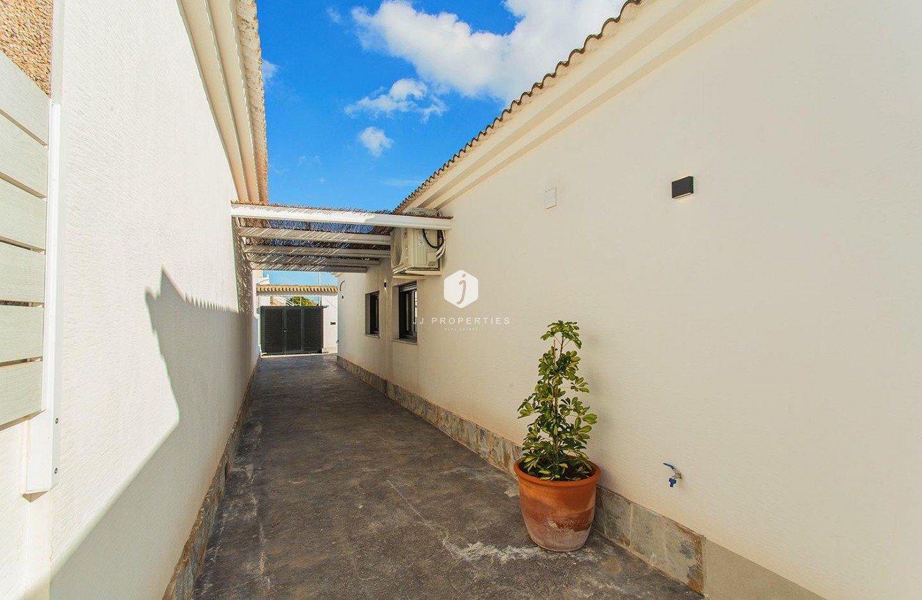 Resale - Chalet -
Torrevieja - La siesta
